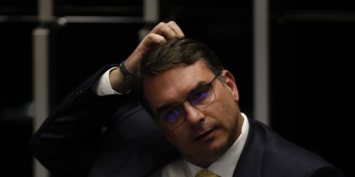 Flávio Bolsonaro tem maior rejeição entre candidatos à Presidência, aponta pesquisa