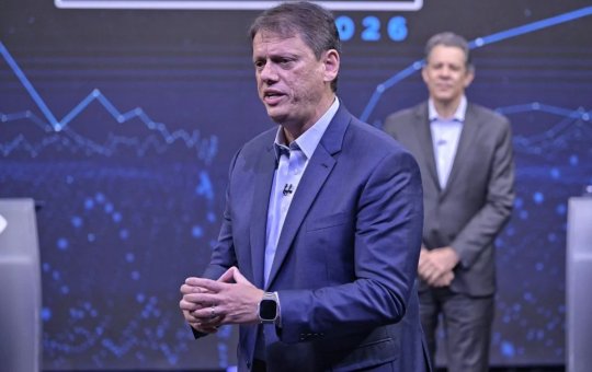 Tarcísio afirma que Haddad esteve com traficante e candidato rebate: "Acha que eu conheço o tráfico como você conhece?"