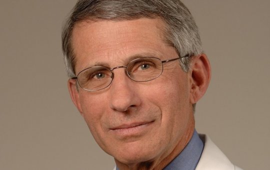 Quem é Anthony Fauci e por que ele voltou ao centro da polêmica sobre a Covid-19