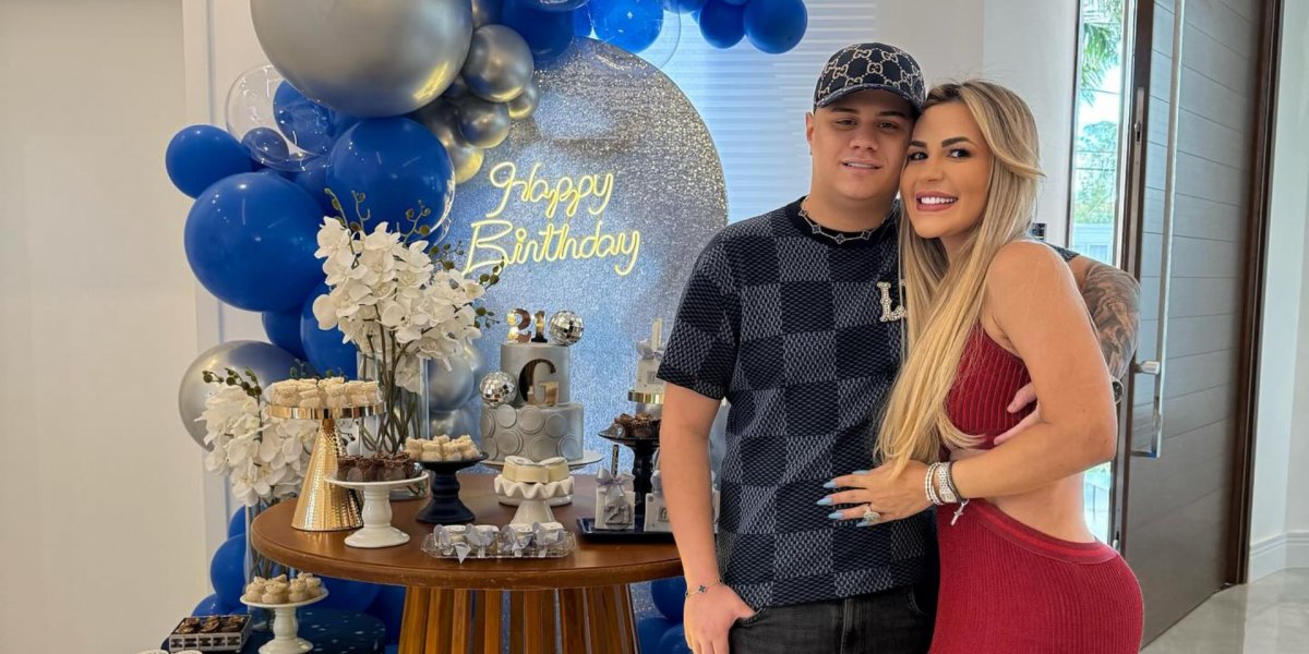 Carro de luxo de Deolane Bezerra é apreendido enquanto filho dirigia