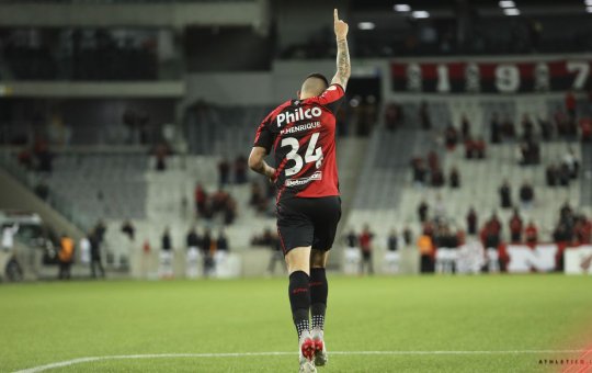 Série A: Athletico-PR passa pelo Ceará e se afasta da zona da degola