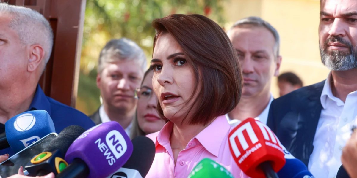 Michelle Bolsonaro diz que preferia uma mulher como vice de Flávio Bolsonaro