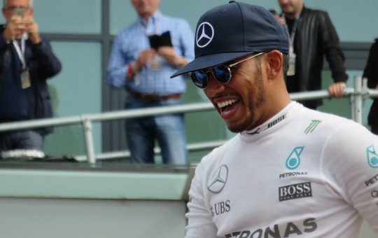 F1: Hamilton espera acompanhar Neymar no jogo da Seleção Brasileira