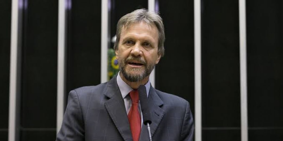 Líder do PT na Câmara sofre AVC e é levado às pressas para hospital em Brasília