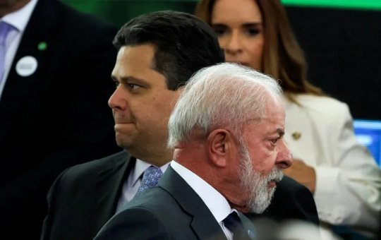Alcolumbre atribui a Lula demora para avançar com fim da escala 6x1