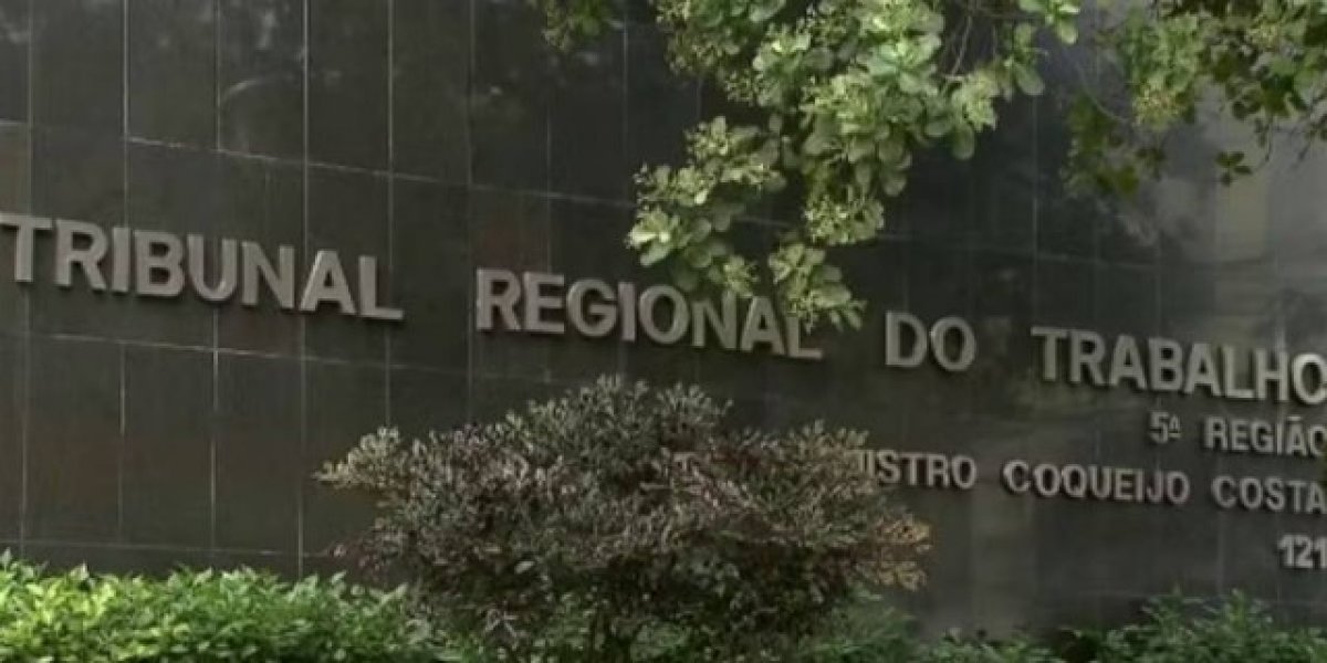 Auxiliar de buffet é demitido por justa causa após beber whisky e dançar com convidados durante festa em Salvador