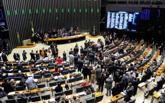 Congresso autoriza governo a deixar até R$ 7,5 bilhões fora do teto de gastos em 2026