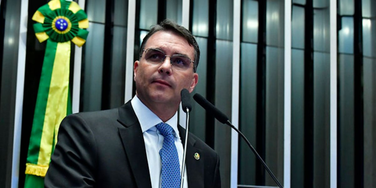 TSE restabelece filiação de Flávio ao PL e viabiliza registro de candidatura