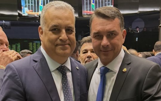Flávio Bolsonaro declara R$ 8,2 milhões em bens ao TSE; vice registra R$ 565 mil