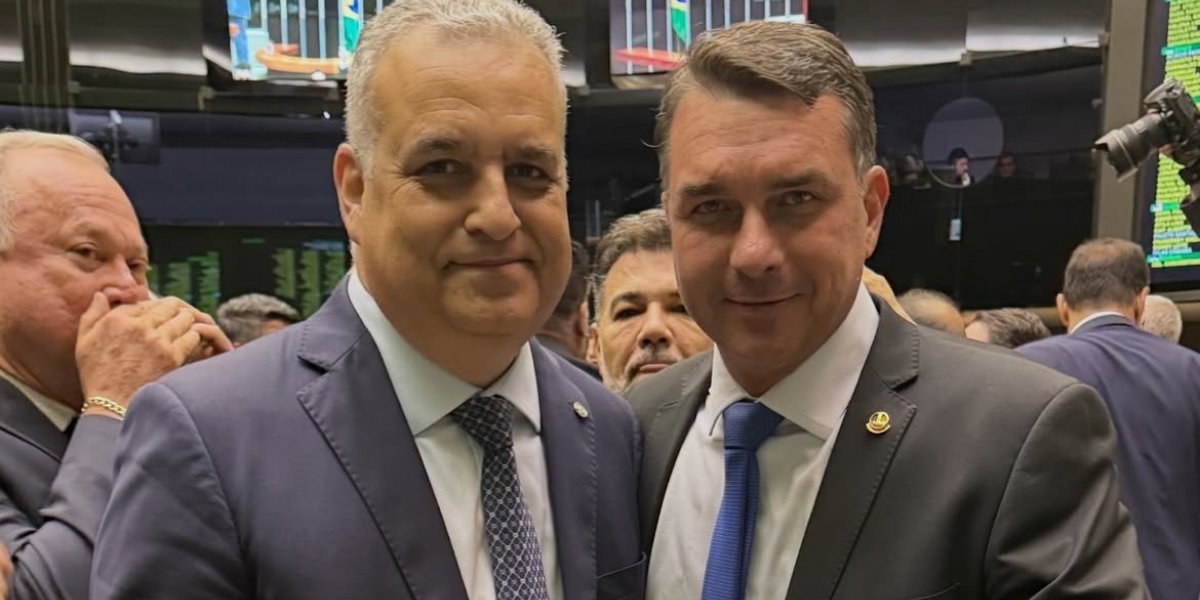 Flávio Bolsonaro declara R$ 8,2 milhões em bens ao TSE; vice registra R$ 565 mil