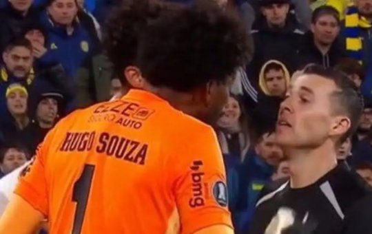 Hugo Souza denuncia racismo durante jogo do Corinthians na Argentina