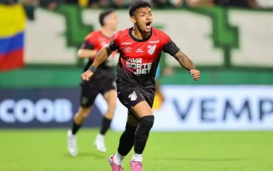 Léo Derik, do Athletico, é condenado a 13 anos de prisão por estupro