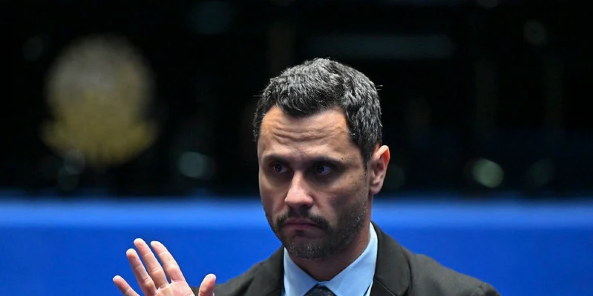 Cleitinho não registra candidatura e rebate rumores de desistência em Minas