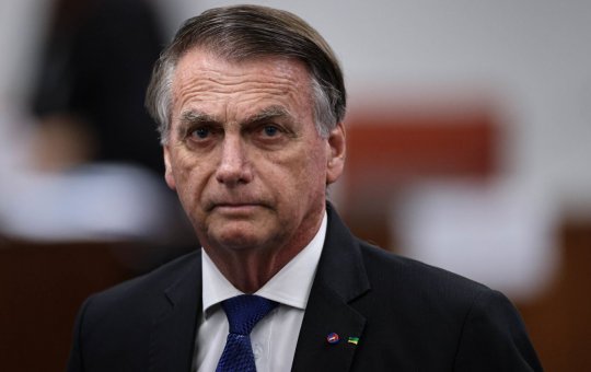 Jair Bolsonaro pede ao STF  para ir ao dentista e sugere esposa de Flávio 