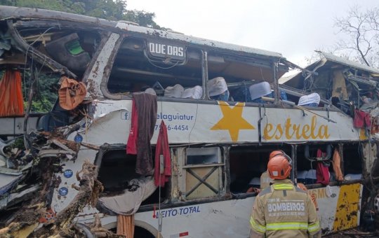 Acidente com ônibus deixa ao menos 10 mortos e 40 feridos em Petrópolis, no Rio de Janeiro