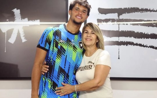 Bruninho Samúdio pede votos para a avó, Sônia Samúdio, candidata a deputada estadual