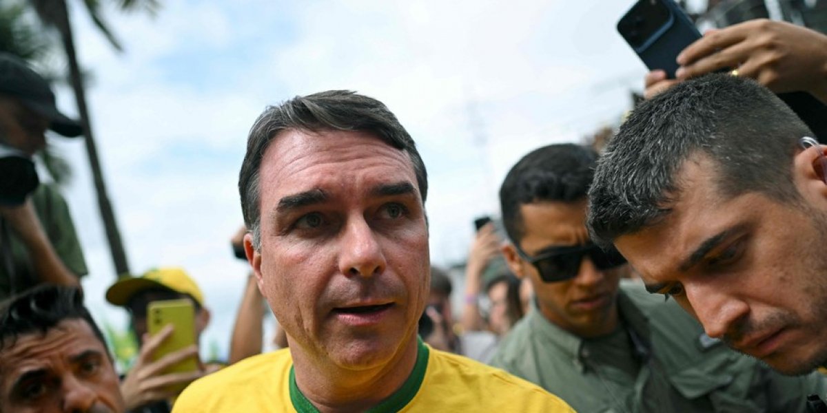 Flávio Bolsonaro cancela motociata em Juiz de Fora após avião não conseguir pousar