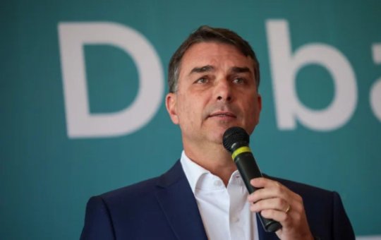 Flávio Bolsonaro promete quadruplicar pena para ladrões e receptadores de celulares