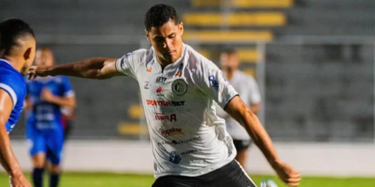 Vitória acerta empréstimo de atacante que está entre os artilheiros do Brasil em 2026