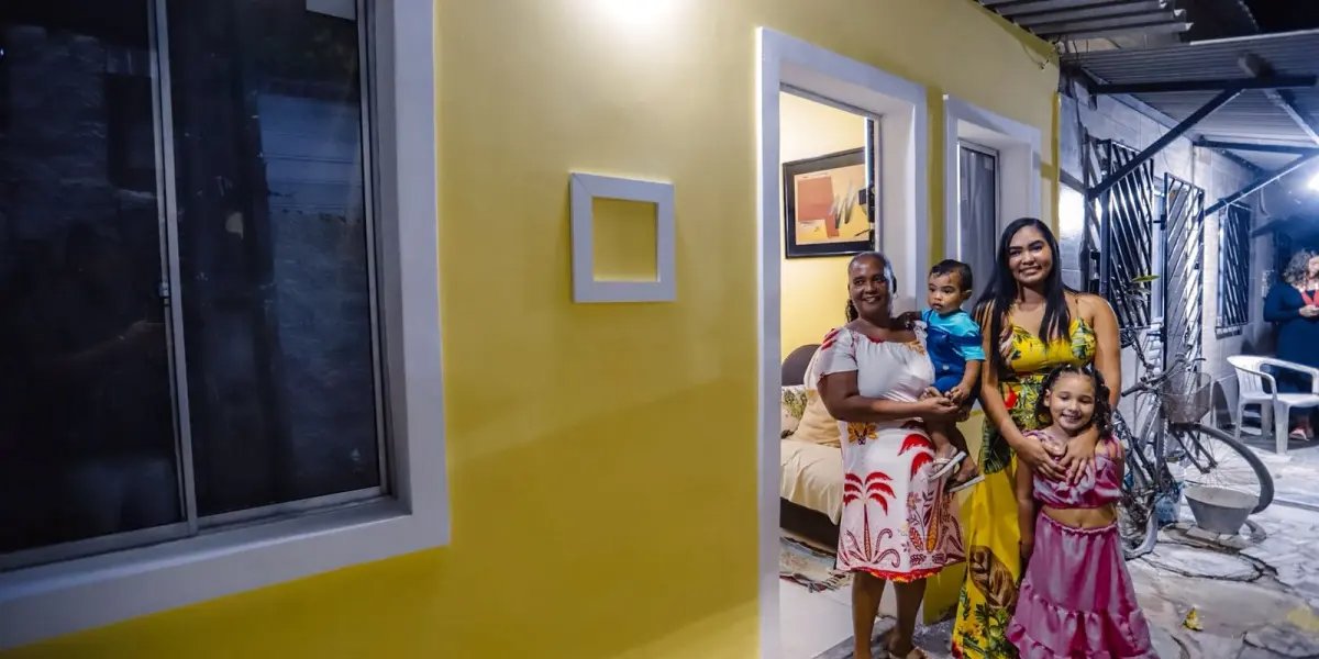 Bruno Reis entrega 100 casas reformadas pelo Morar Melhor em Paripe