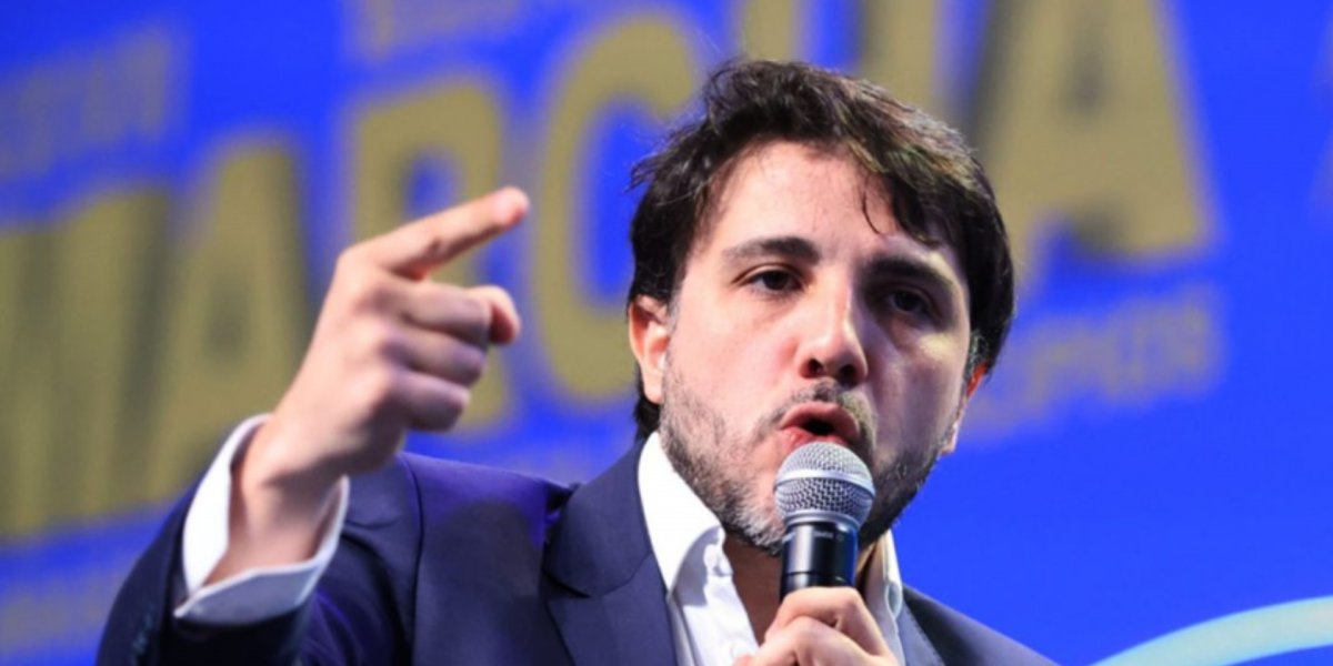 Renan Santos chama redução da 6x1 de “maluquice” e defende fim da Justiça do Trabalho