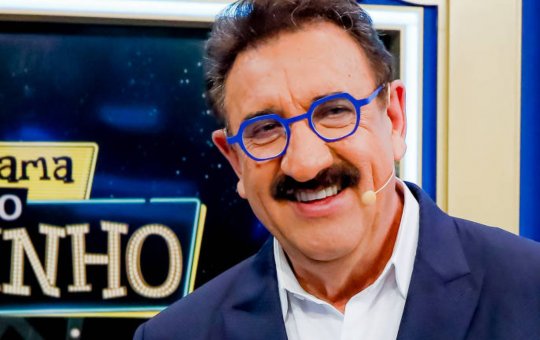 Ratinho ironiza rumor de traição e brinca ao falar sobre supostas amantes