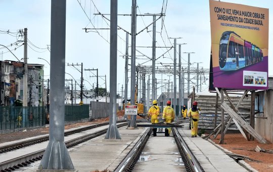 Obras do VLT Salvador alteram trânsito na BR-324 durante a noite até setembro