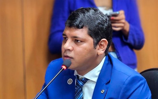 Diego Castro se envolve em confusão com estudantes durante visita à UFBA em Salvador