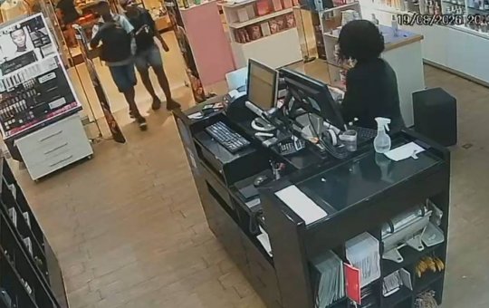 Homens armados assaltam loja de perfumes e causam prejuízo de R$ 16 mil em Salvador