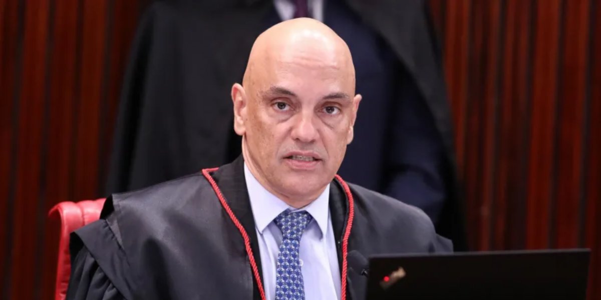 Moraes autoriza visitas de Carlos Bolsonaro e Jair Renan ao pai mas mantém proibição para Flávio