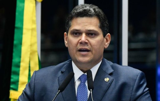 Davi Alcolumbre envia PECs da segurança e do fim da jornada 6x1 à CCJ
