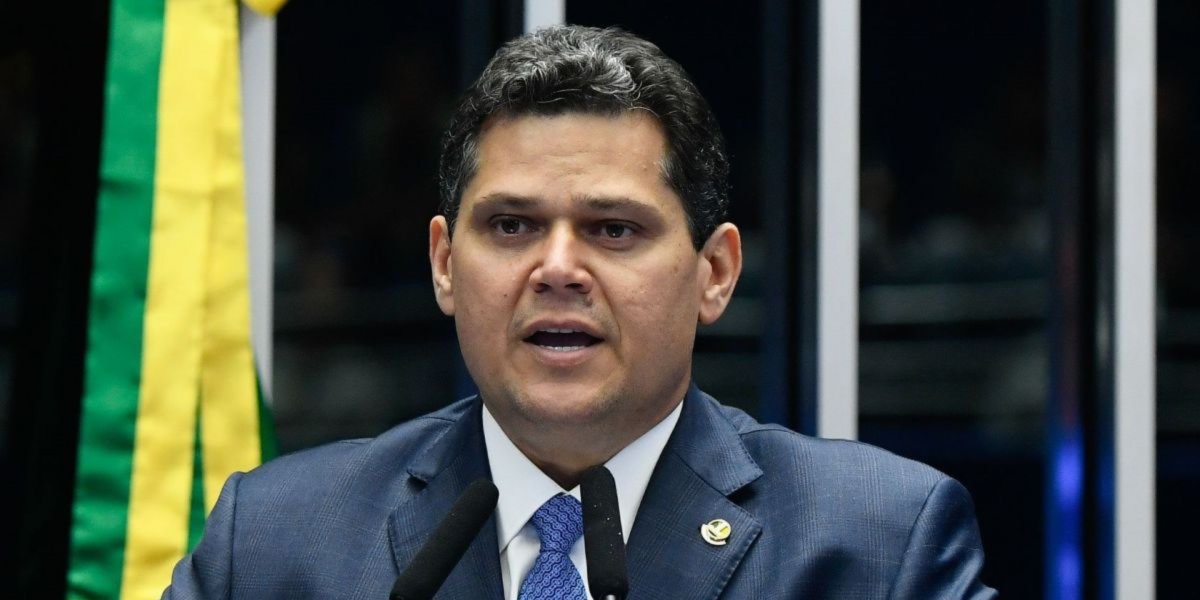 Davi Alcolumbre envia PECs da segurança e do fim da jornada 6x1 à CCJ