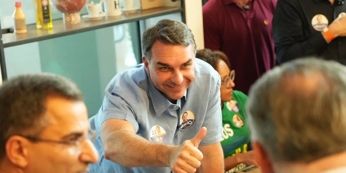 Flávio Bolsonaro determina prazo até dezembro para facções deixarem o território brasileiro