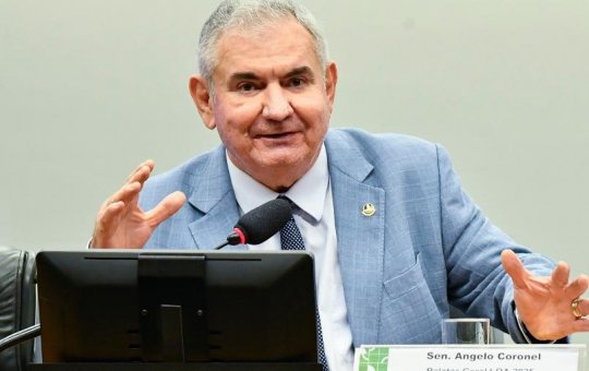 Angelo Coronel doa R$ 20 mil para a própria campanha