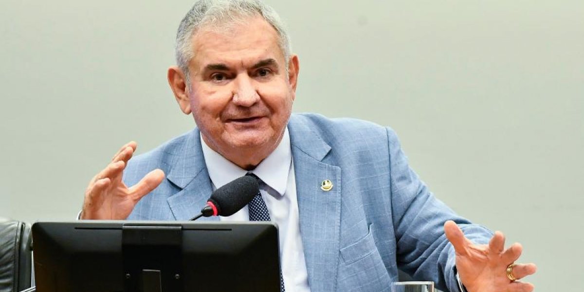 Angelo Coronel doa R$ 20 mil para a própria campanha