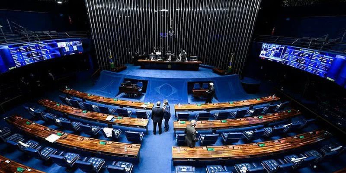 PEC que acaba com escala 6x1 deve ser votada no Senado após eleições