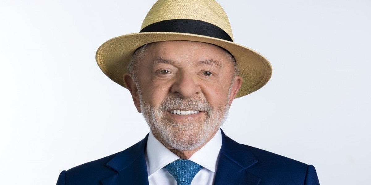 MPE diz que foto de Lula com chapéu na urna não configura irregularidade eleitoral