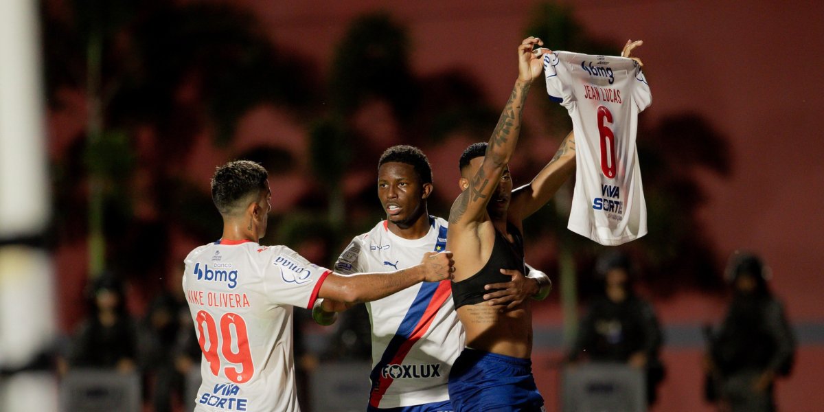 Com gols de Alejo Véliz e Jean Lucas Bahia vence o último clássico Ba-Vi de 2026
