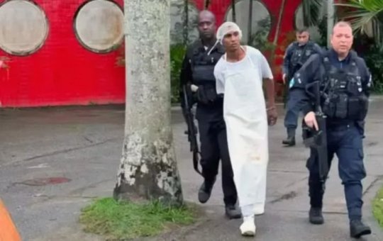 Homem com fuzil invade escola e tenta se passar por merendeiro para fugir da PM