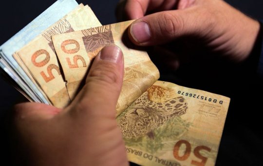 Governo prevê novo valor do salário mínimo para 2027