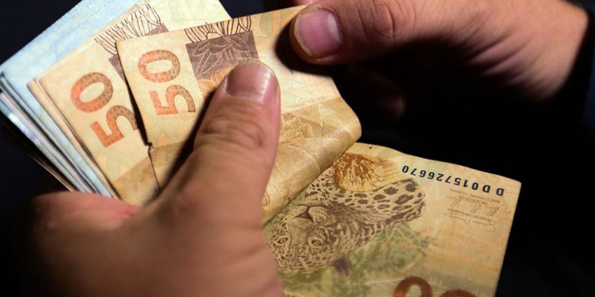 Governo prevê novo valor do salário mínimo para 2027