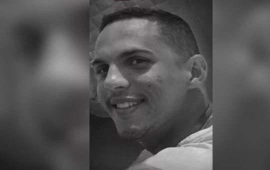 Batida entre duas carretas deixa caminhoneiro morto na BR-242, no interior da Bahia