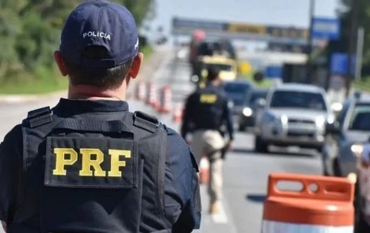 Quatro pessoas morrem após colisão entre dois carros na BR-418, no sul da Bahia