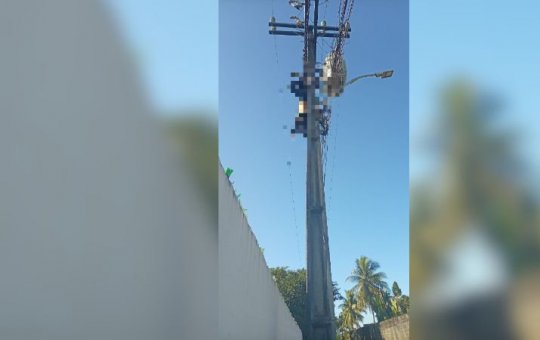 Homem é encontrado morto em poste após suspeita de furto de cabos em Salvador