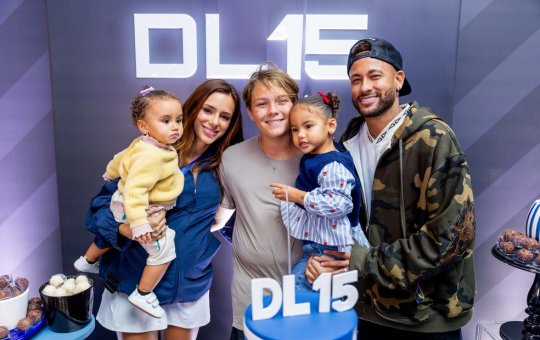Neymar celebra aniversário de 15 anos do filho ao lado da família