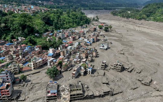 Sobe para 95 o número de vítimas fatais em enchentes no Nepal