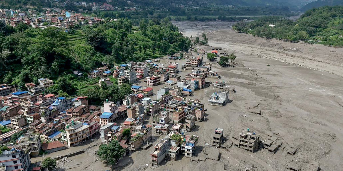 Sobe para 95 o número de vítimas fatais em enchentes no Nepal