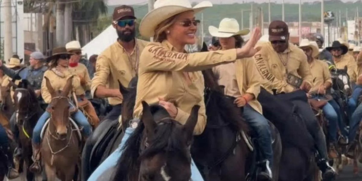 Andressa Suita e Gusttavo Lima enfrentam susto com cavalos durante cavalgada em Barretos