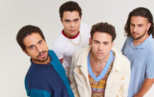 Lagum celebra 10 anos de carreira abrindo shows do Maroon 5 no Brasil