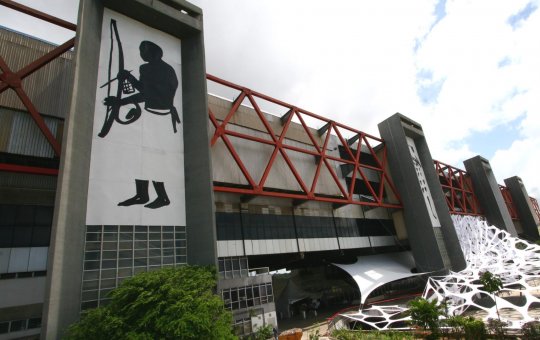 Governo da Bahia homologa venda do antigo Centro de Convenções por R$ 138,4 milhões